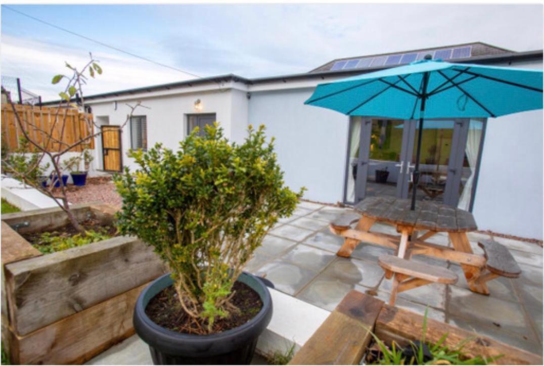 Josies Place At Waters Edge Self Catering Apartment Glenarm Екстериор снимка